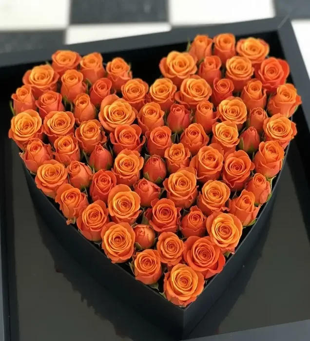 Flame of Love: Kalpli Turuncu Çardak Gül Kutusu