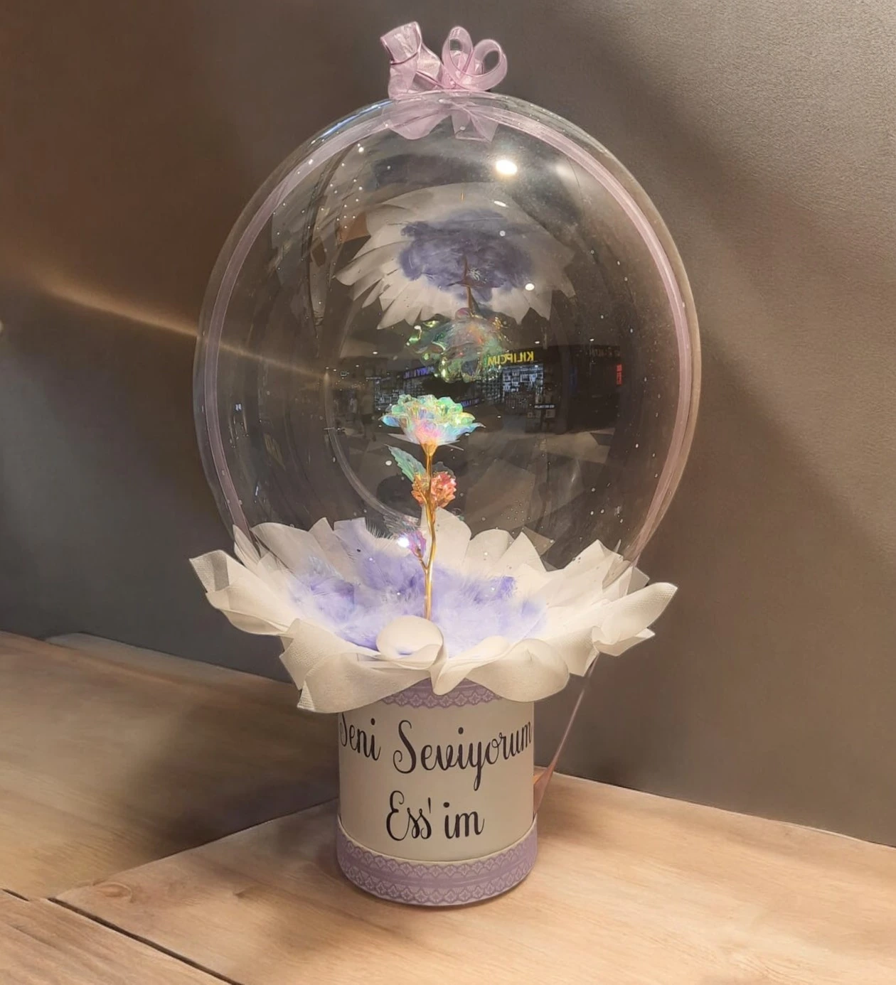 Gökkuşağı Tek Güllü Hediye Balon Kutusu