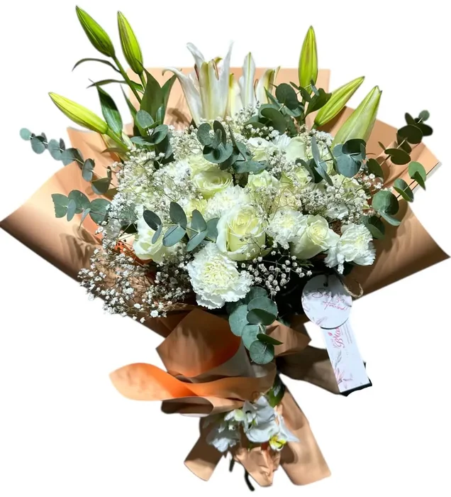 White Roses in a Simple Design Çiçek Buketi