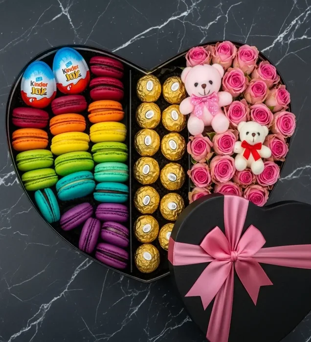 Rainbow Love Makaron, Çikolata ve Gül Dolu Kalp Kutu
