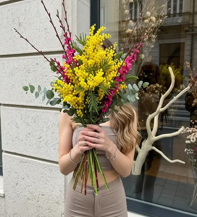 Mimosa Magic: Doğal Mimoza ve Bahar Dalları Buketi