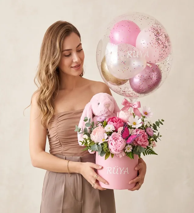 Signature Baby Girl: İsim Yazılı Şeffaf Balonlu ve Pelüş Tavşanlı Bebek Çiçeği