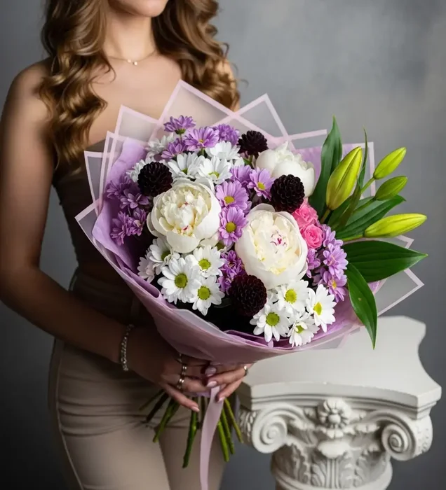 Beyaz Şakayık & Anastasia Premium Çiçek Buketi