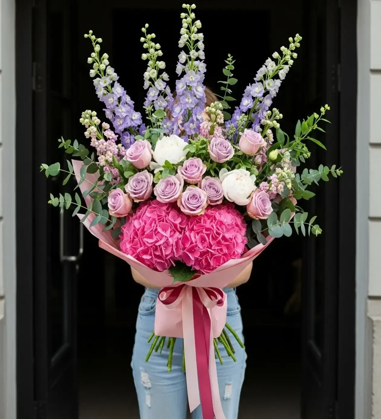 Majestic Bloom Bouquet: Pembe Ortanca ve Lila Gül Buketi