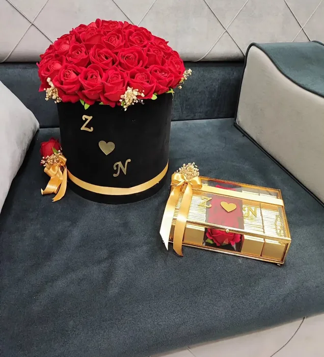 Premium Kadife Kutuda İsteme Çiçeği ve Çikolatası