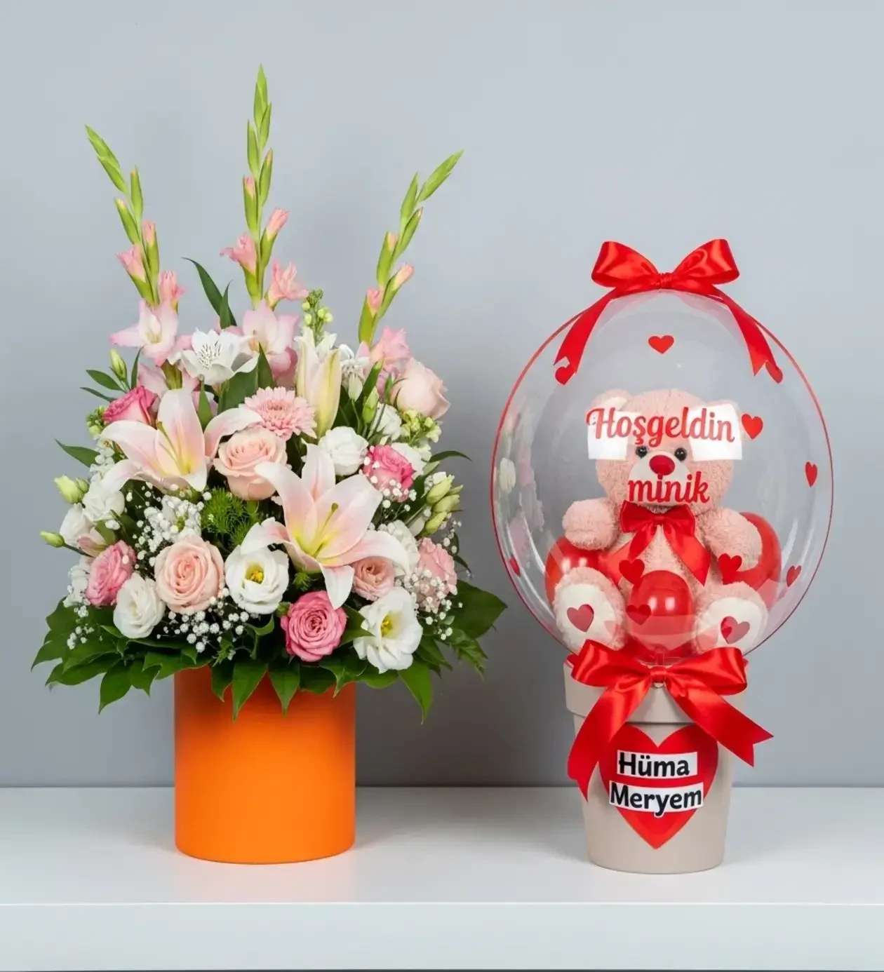 Hoş Geldin Bebek Çiçeği: Pembe Kutuda Lilyum & Gül & Peluş Ayıcıklı Balon Kutusu