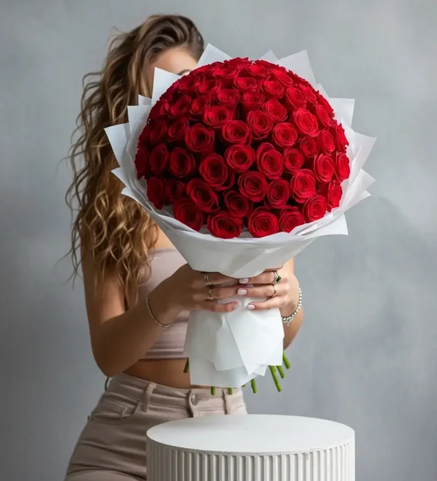 Pure Passion: Sevgiliye 101 Adet Kırmızı Gül Buketi