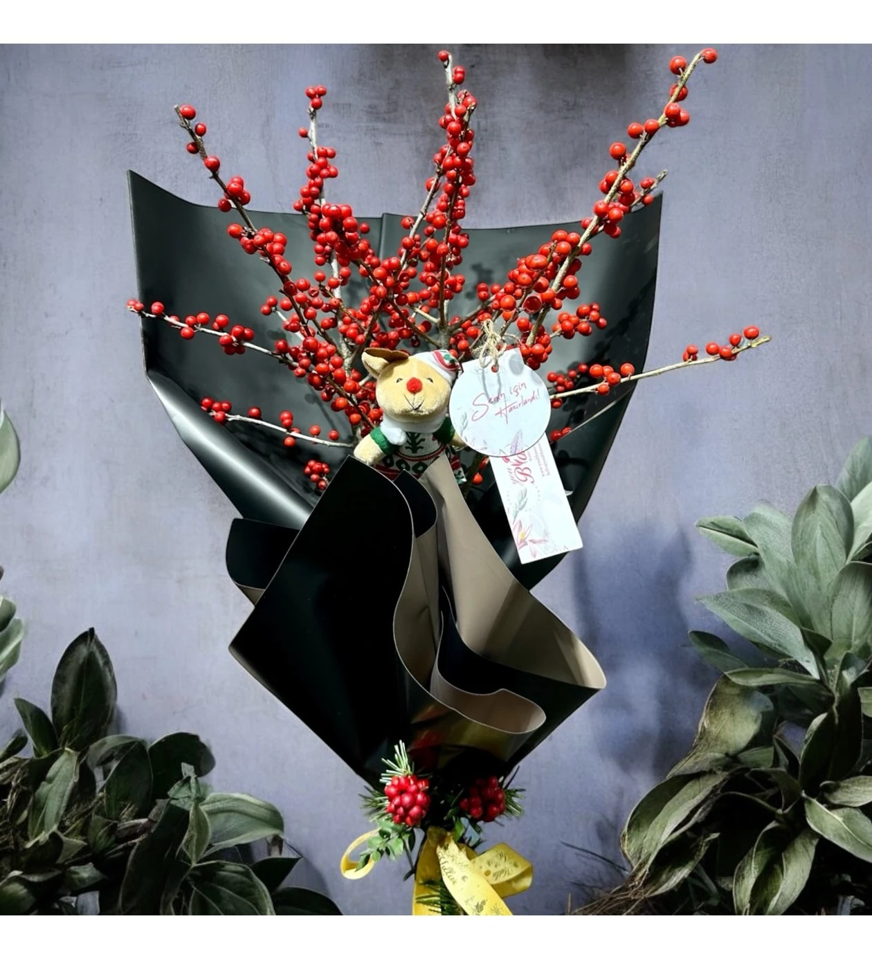 Christmas Bliss Yılbaşı Deluxe Ilex Buketi