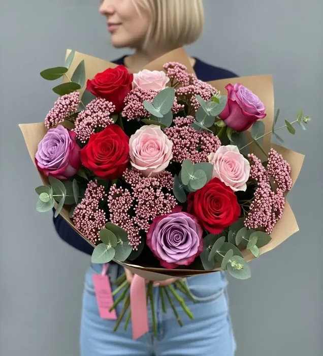 Romance Bloom Bouquet Kırmızı, Pembe ve Lila Gül Buketi