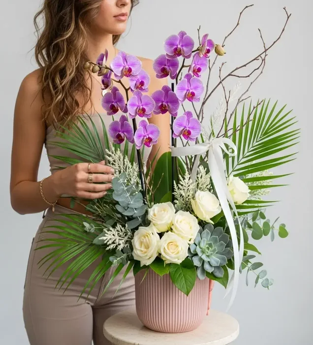 Royal Purple Orchid Mor Orkide & Beyaz Gül Aranjmanı