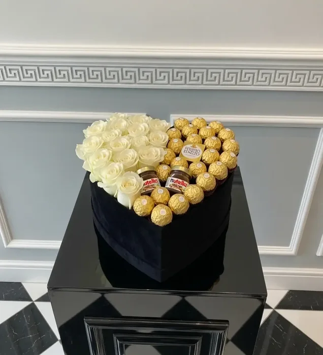Tatlı Aşk Kutusu: Beyaz Gül, Ferrero & Nutella Kalp Kutu