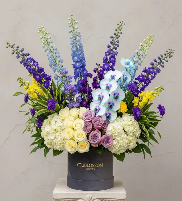 Empress Vision: Premium Güller, Orkide & Delphinium Çiçek Aranjmanı