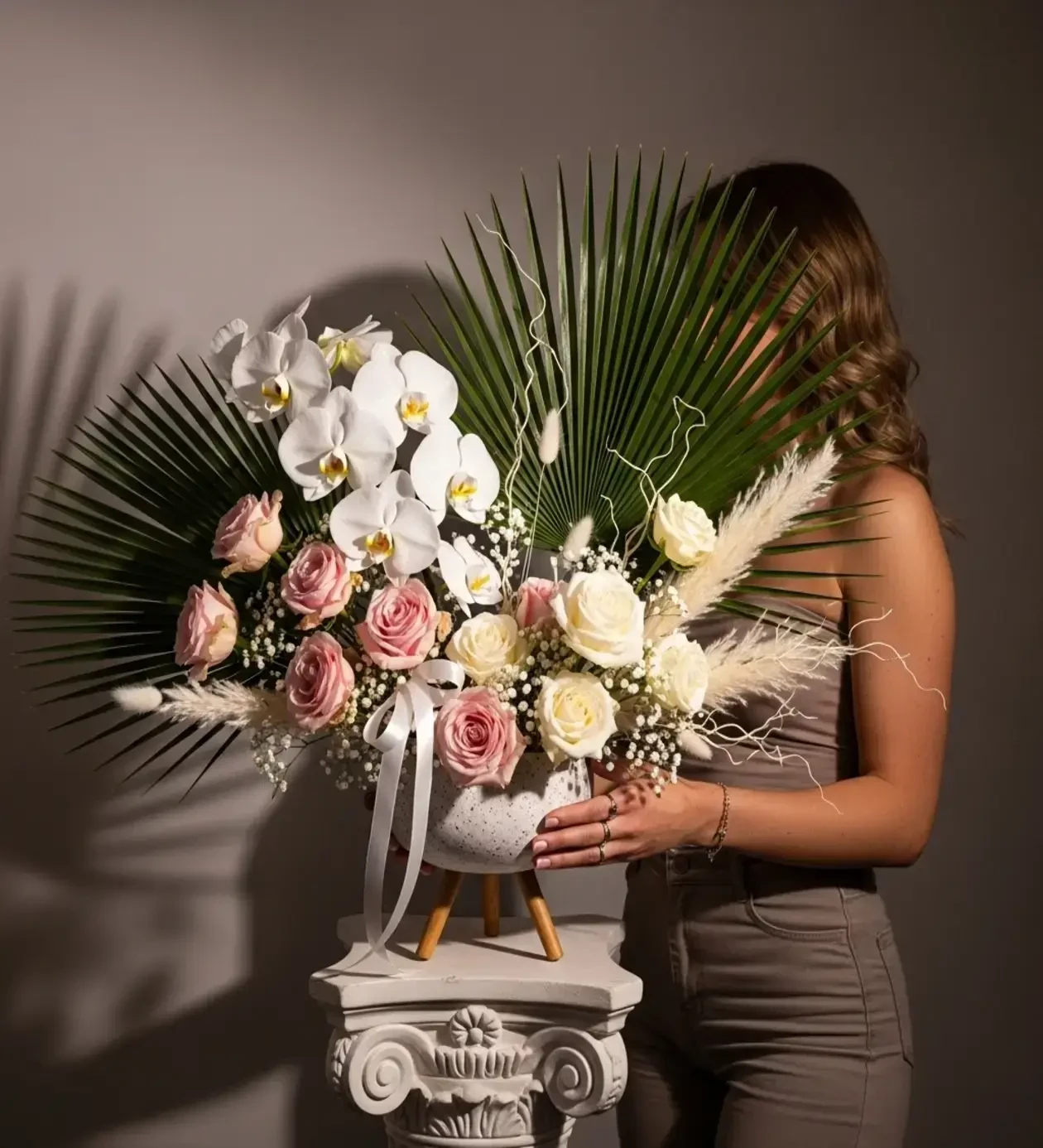 Boho Dream: Beyaz Orkide & Gül Aranjmanı