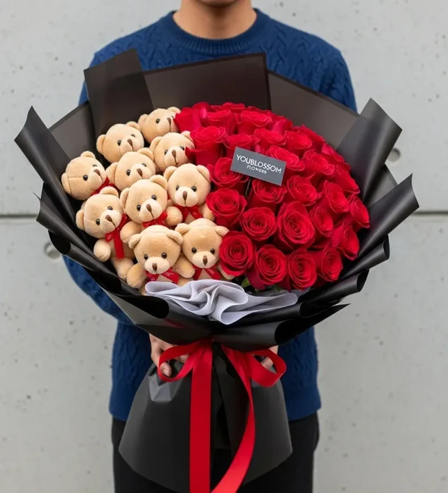Love-Filled Surprise: Bouquet with Roses and Mini Teddy Bears