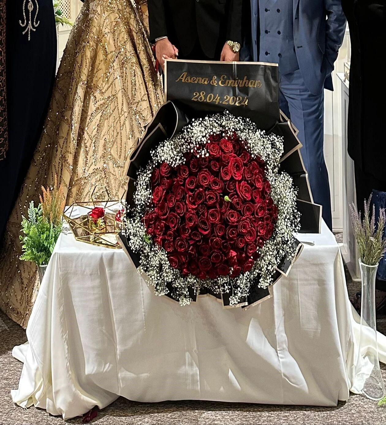 Luxury 101 Red Rose Dream
