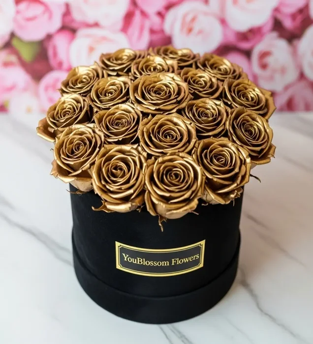 Golden Elegance Siyah Kutuda Solmayan Altın Renk Güller Aranjmanı