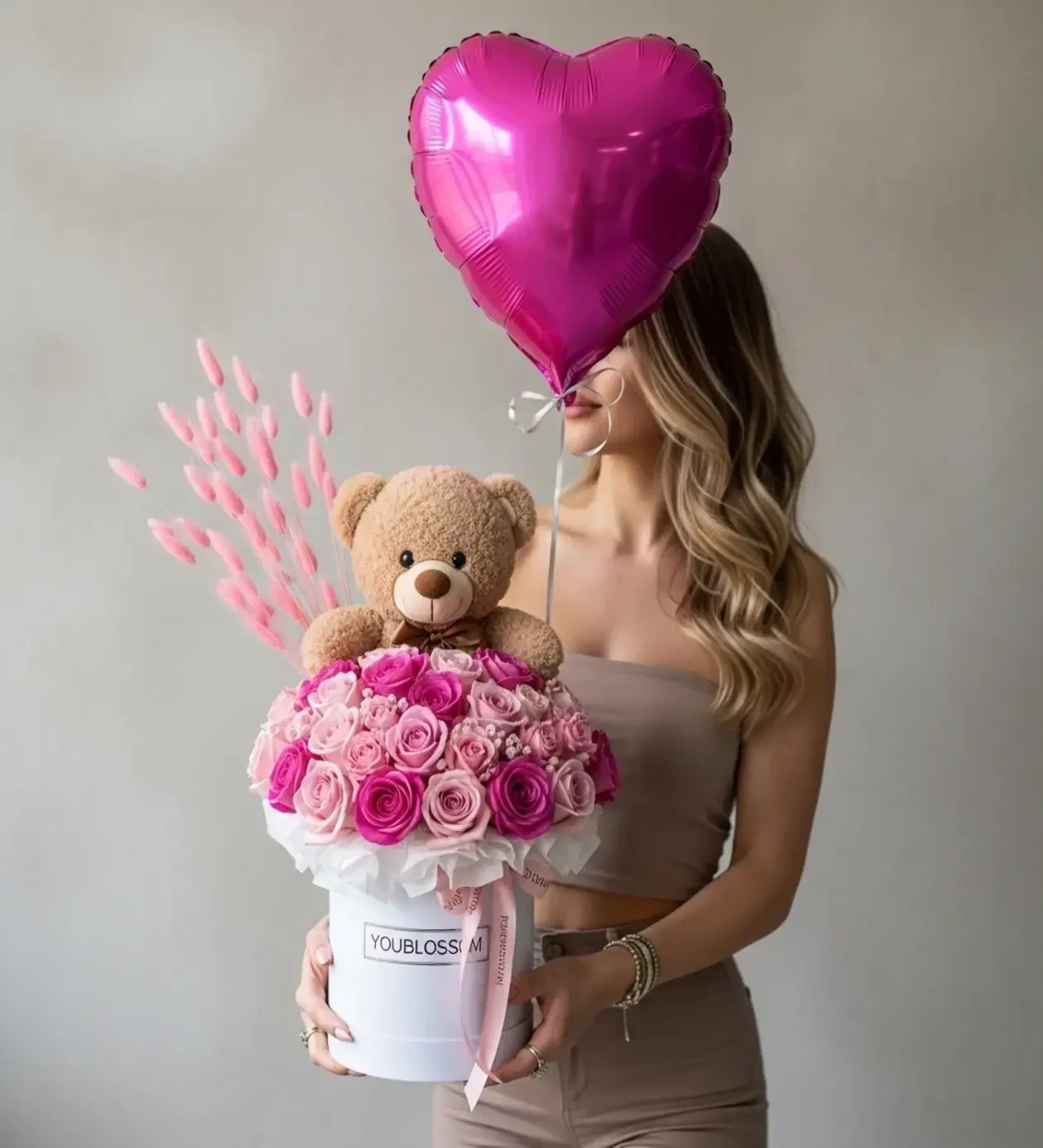 Pink Dream: Ayıcıklı ve Balonlu Pembe Gül Çiçek Kutusu